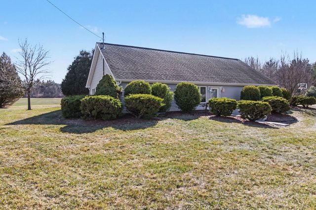 2302 E Brooks Road, Freeland, MI 48623