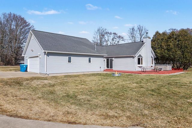 2302 E Brooks Road, Freeland, MI 48623