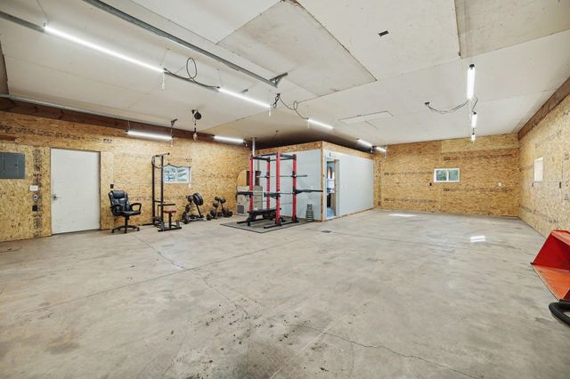 2302 E Brooks Road, Freeland, MI 48623