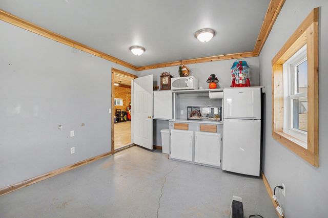 2302 E Brooks Road, Freeland, MI 48623