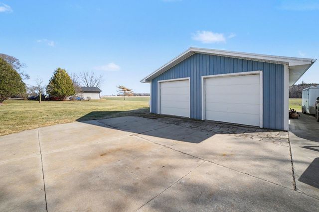 2302 E Brooks Road, Freeland, MI 48623