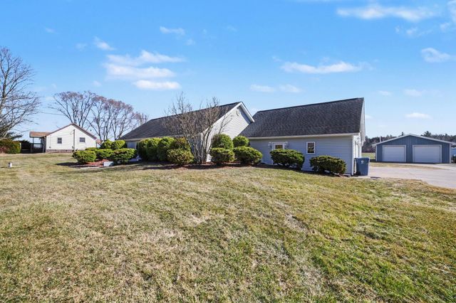 2302 E Brooks Road, Freeland, MI 48623