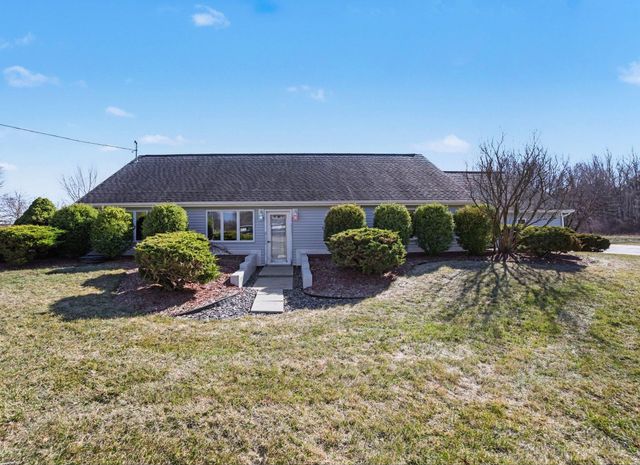 2302 E Brooks Road, Freeland, MI 48623