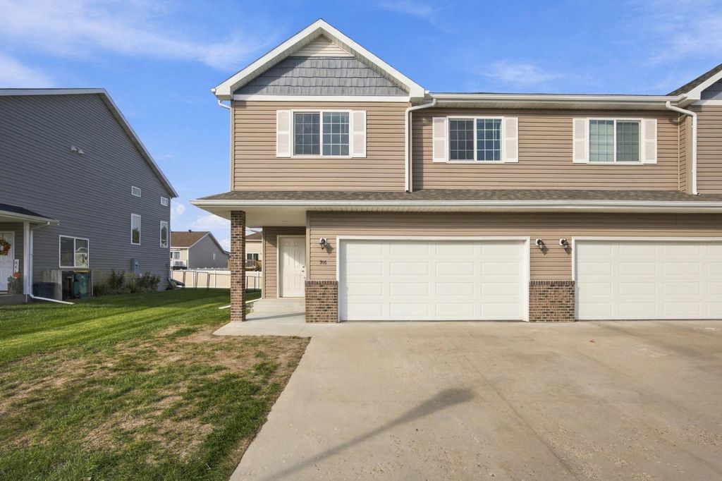 916 Eaglewood Avenue W, West Fargo, ND 58078 — exterior