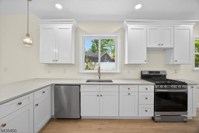 35 Stanhope Rd, Sparta Twp., NJ 07871
