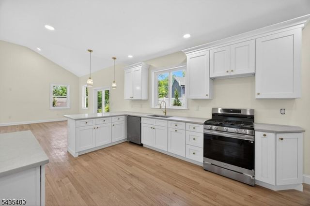 35 Stanhope Rd, Sparta Twp., NJ 07871
