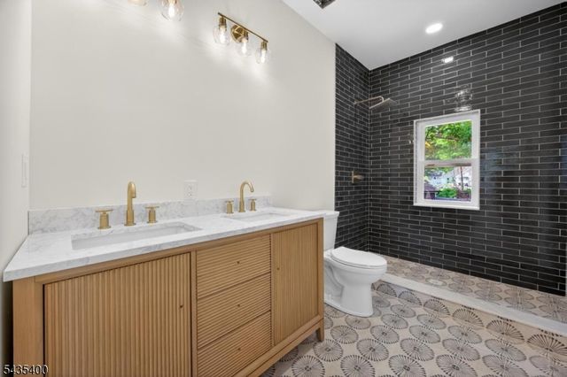 35 Stanhope Rd, Sparta Twp., NJ 07871