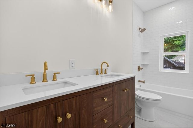 35 Stanhope Rd, Sparta Twp., NJ 07871