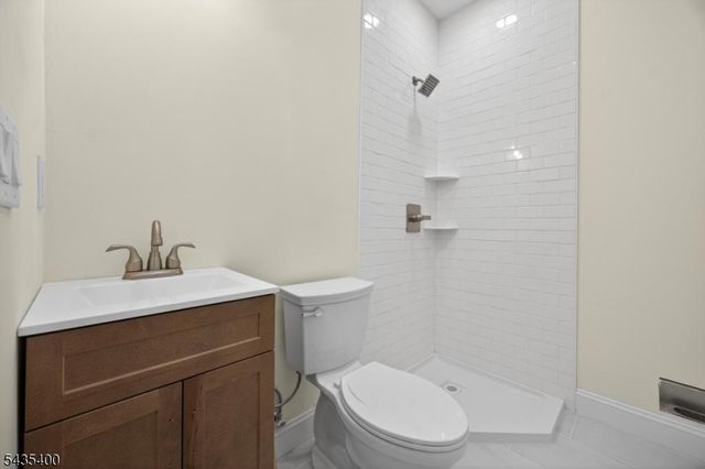 35 Stanhope Rd, Sparta Twp., NJ 07871