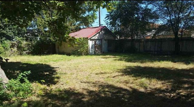 830 S Market, Wichita, KS 67213