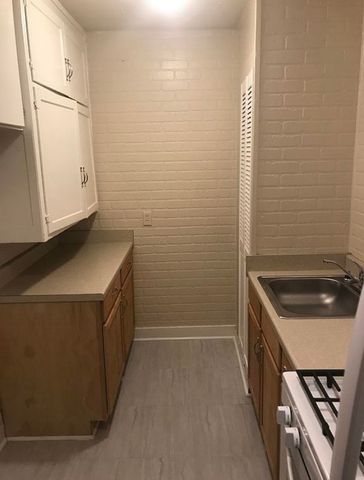 830 S Market, Wichita, KS 67213