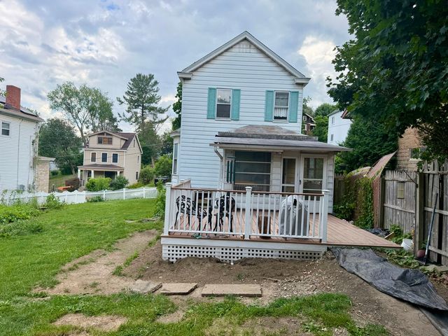 115 E Woodford AVENUE, Carrick, PA 15210