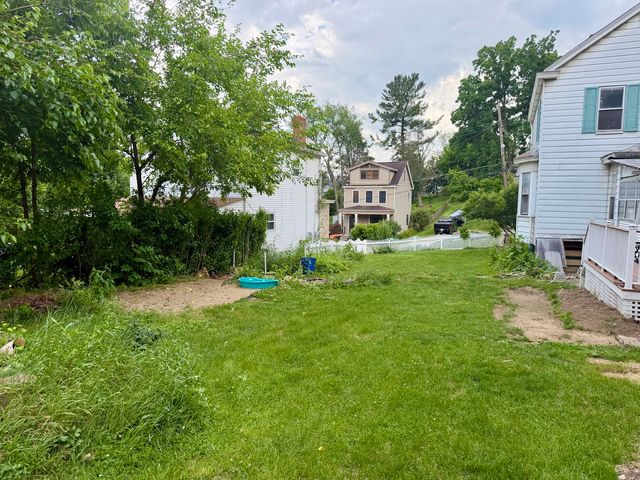 115 E Woodford AVENUE, Carrick, PA 15210