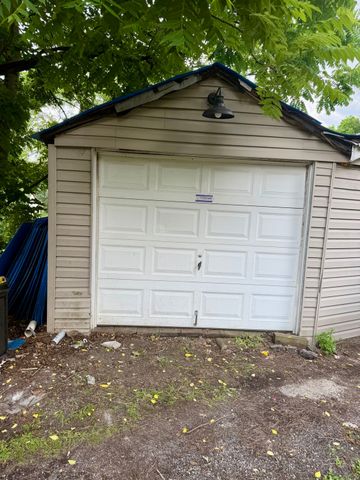115 E Woodford AVENUE, Carrick, PA 15210
