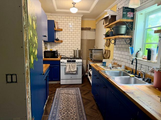 115 E Woodford AVENUE, Carrick, PA 15210