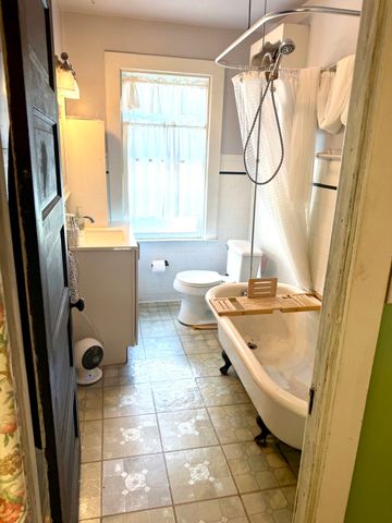 115 E Woodford AVENUE, Carrick, PA 15210