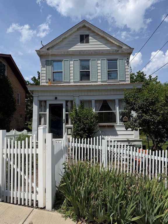 115 E Woodford AVENUE, Carrick, PA 15210