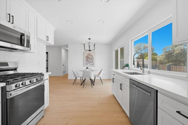 12171 Dry Creek Rd, Auburn, CA 95602