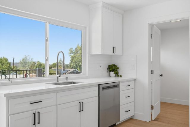 12171 Dry Creek Rd, Auburn, CA 95602