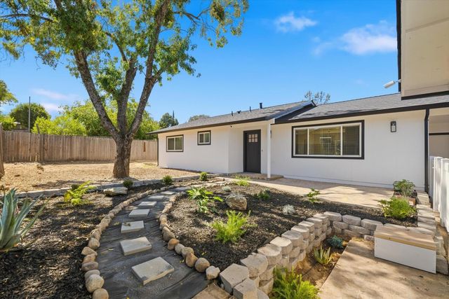 12171 Dry Creek Rd, Auburn, CA 95602
