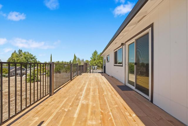 12171 Dry Creek Rd, Auburn, CA 95602