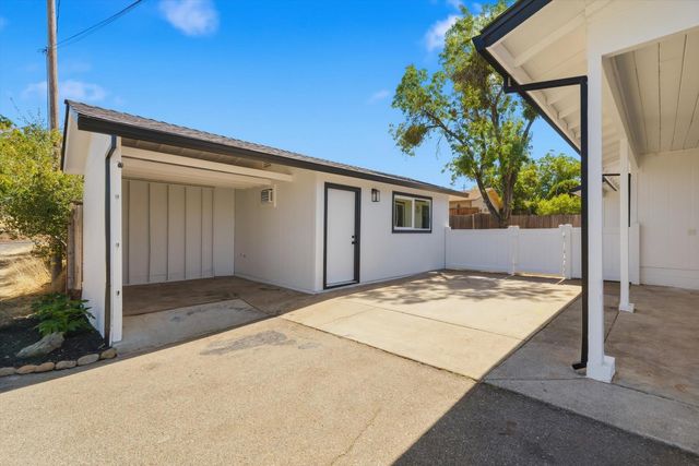 12171 Dry Creek Rd, Auburn, CA 95602
