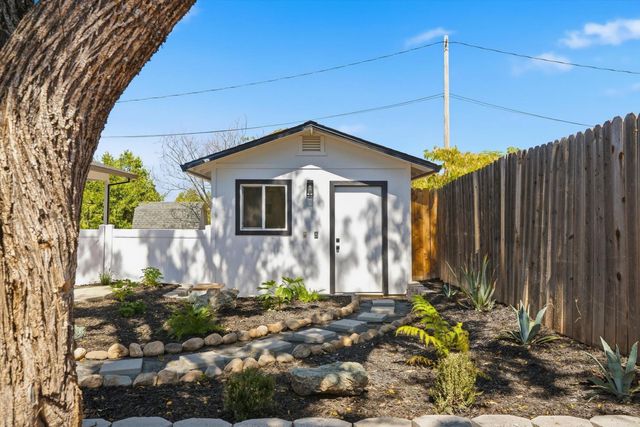 12171 Dry Creek Rd, Auburn, CA 95602