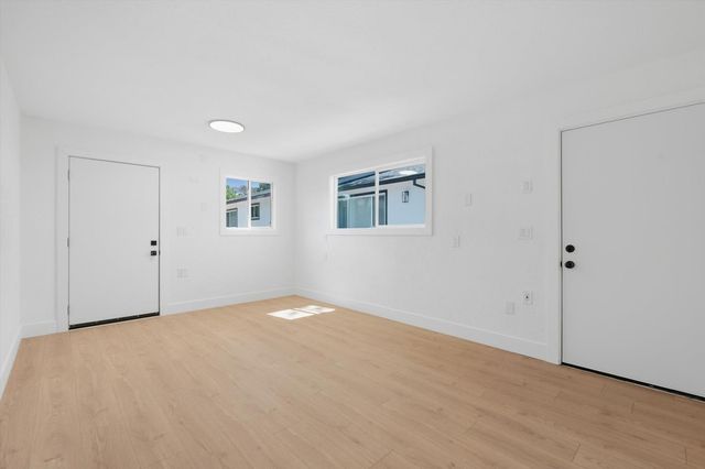 12171 Dry Creek Rd, Auburn, CA 95602