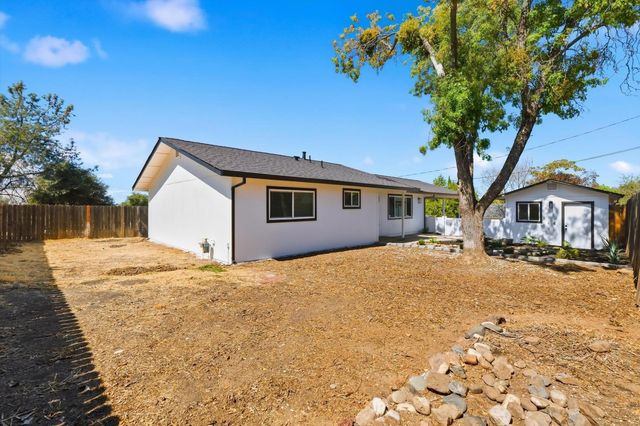 12171 Dry Creek Rd, Auburn, CA 95602