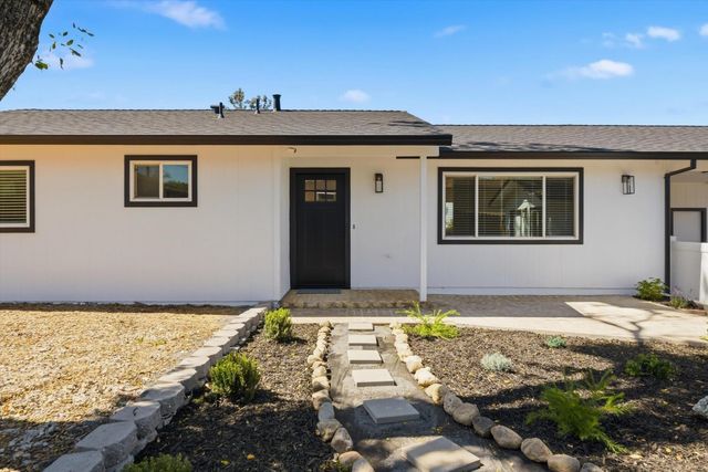 12171 Dry Creek Rd, Auburn, CA 95602