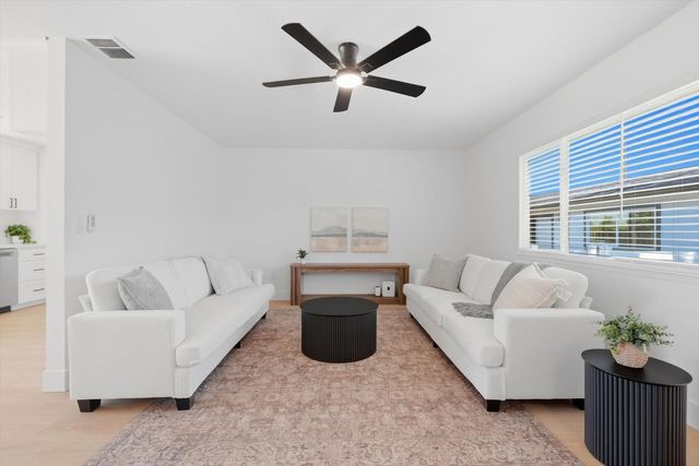 12171 Dry Creek Rd, Auburn, CA 95602
