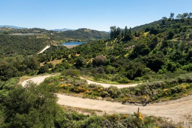 27995 Cougar Pass Rd 54, Escondido, CA 92026