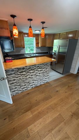 1 E Public St, Freetown, MA 02702