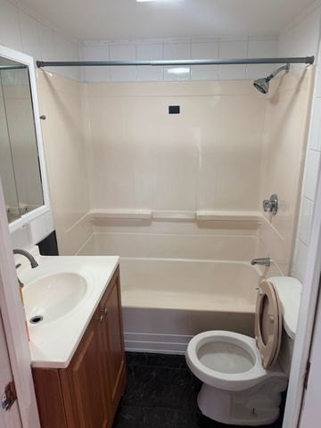 1 E Public St, Freetown, MA 02702