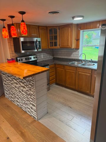 1 E Public St, Freetown, MA 02702