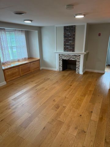 1 E Public St, Freetown, MA 02702