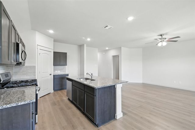 106 Patrick Henry Drive, Venus, TX 76084