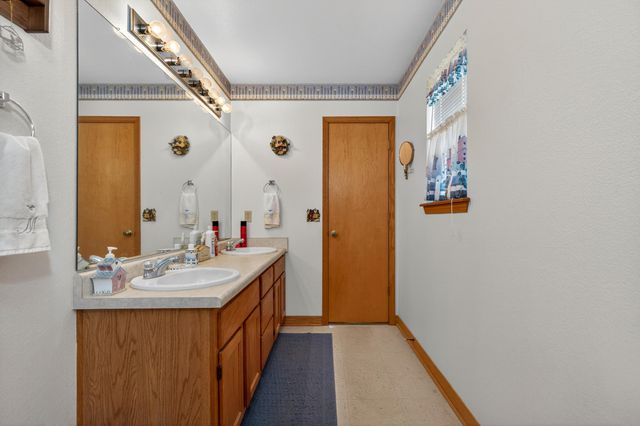 55430 E 298 Road, Monkey Island, OK 74331
