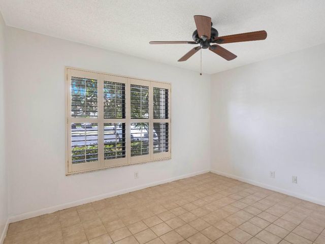 3349 Lucerne Park Drive, Greenacres, FL 33467