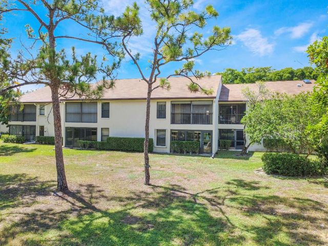 3349 Lucerne Park Drive, Greenacres, FL 33467