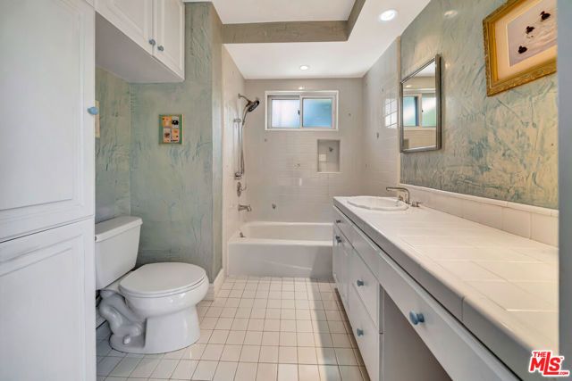 5441 Calvin Avenue, Tarzana (los Angeles), CA 91356