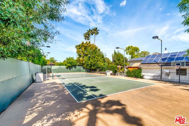 5441 Calvin Avenue, Tarzana (los Angeles), CA 91356