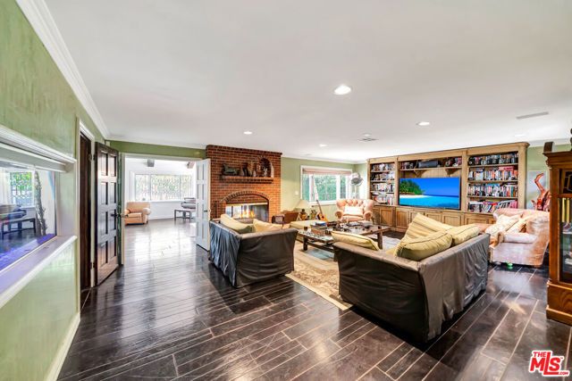 5441 Calvin Avenue, Tarzana (los Angeles), CA 91356