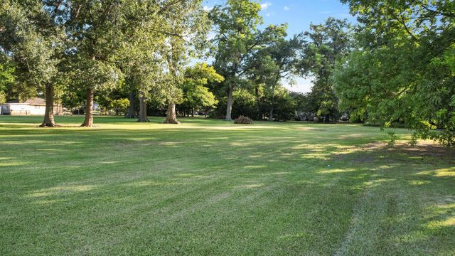 000 Winfree, Dayton, TX 77535
