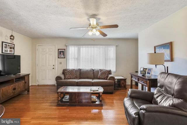 201 REBEL HILL DR, Augusta, WV 26704