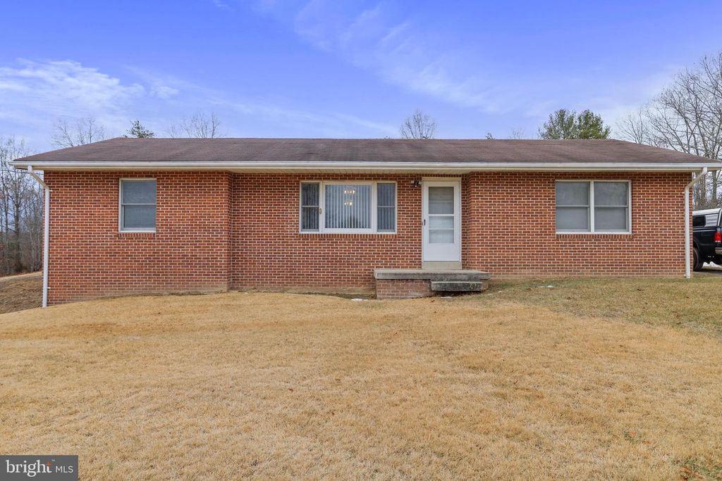 201 REBEL HILL DR, Augusta, WV 26704