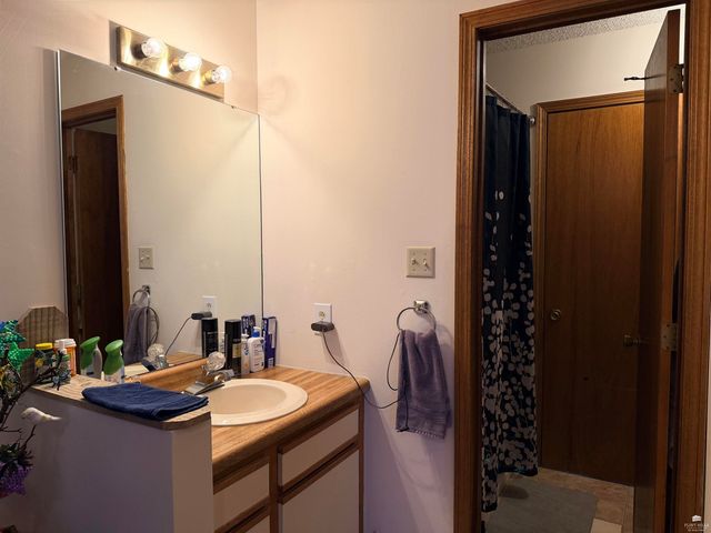 825 Mission Avenue, Manhattan, KS 66502