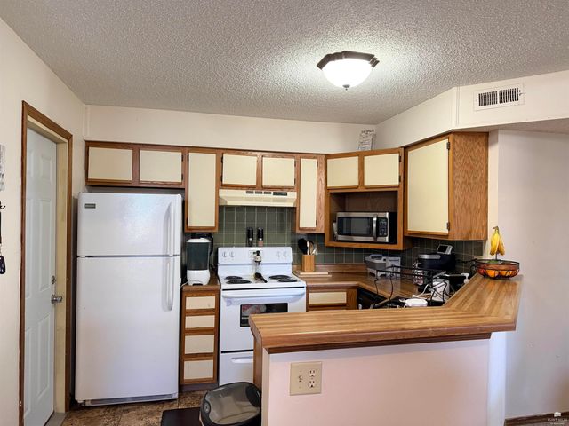 825 Mission Avenue, Manhattan, KS 66502