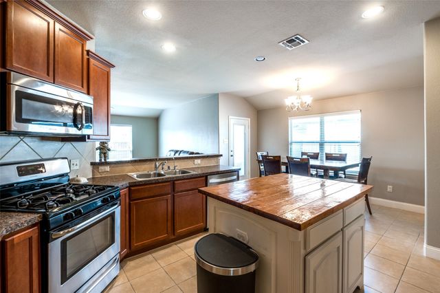 1514 San Carlos Drive, Van Alstyne, TX 75495
