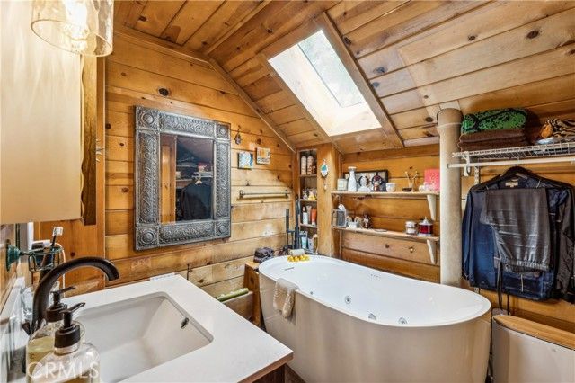 24214 Zurich, Crestline, CA 92325